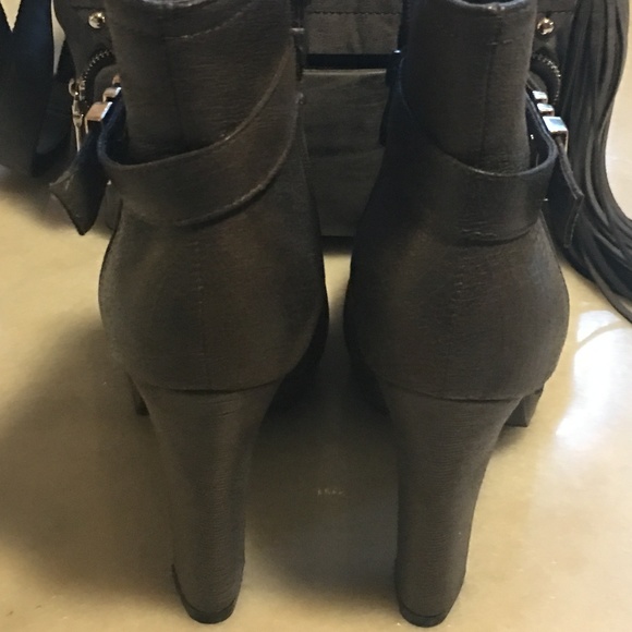 Boots & Back Pk - Picture 5 of 8